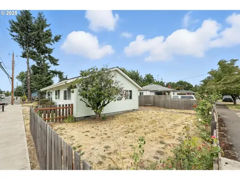 8435 SE Flavel Street Portland OR 97266