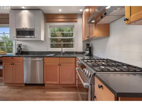 8007 SW Burlingame Avenue Portland OR 97219