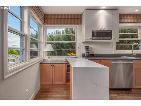 8007 SW Burlingame Avenue Portland OR 97219
