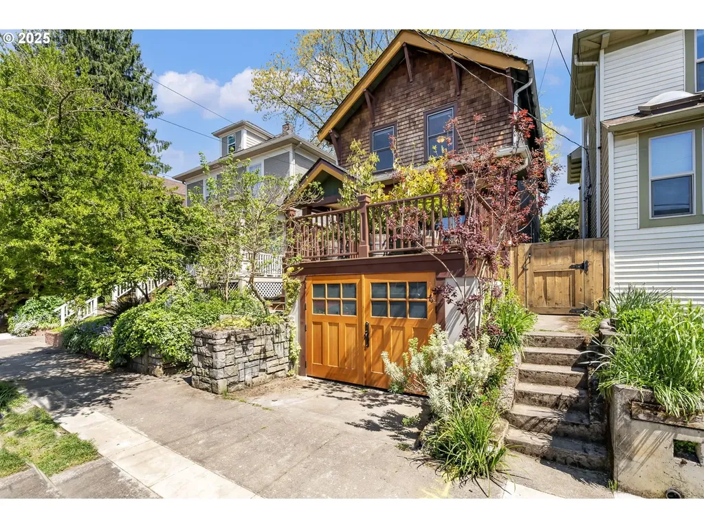 622 SE 18th Avenue Portland OR 97214