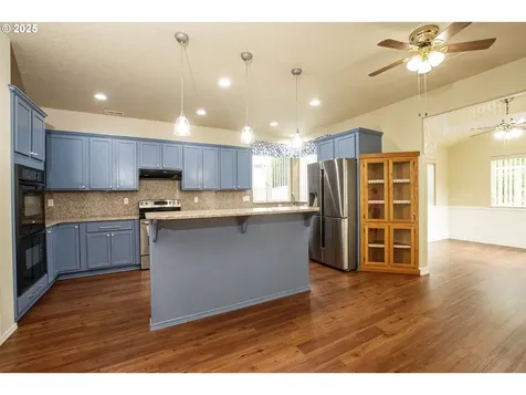 22 Almond Way Creswell OR 97426