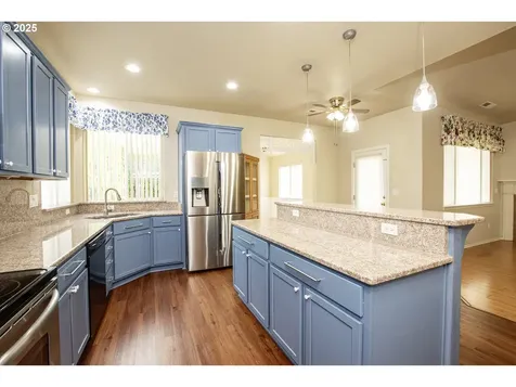 22 Almond Way Creswell OR 97426
