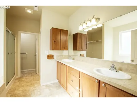 22 Almond Way Creswell OR 97426