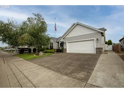22 Almond Way Creswell OR 97426