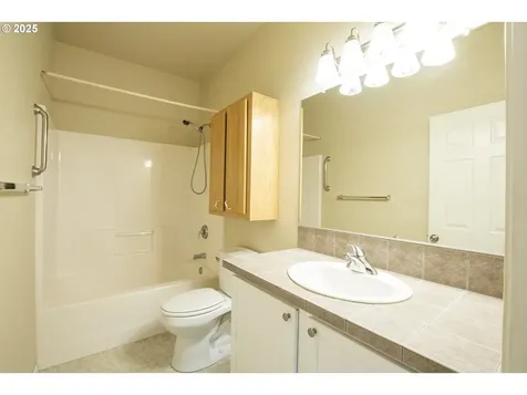 22 Almond Way Creswell OR 97426