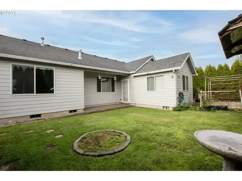 22 Almond Way Creswell OR 97426