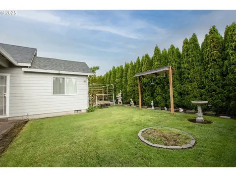 22 Almond Way Creswell OR 97426