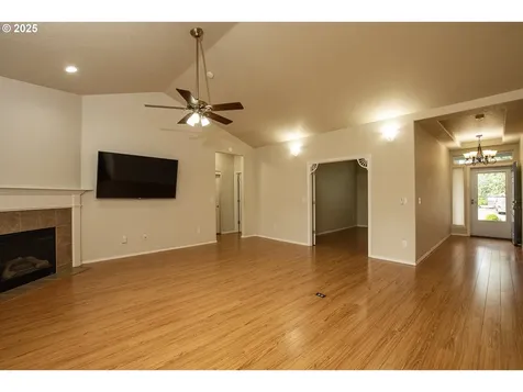 22 Almond Way Creswell OR 97426