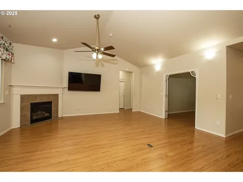 22 Almond Way Creswell OR 97426