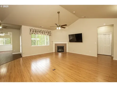 22 Almond Way Creswell OR 97426