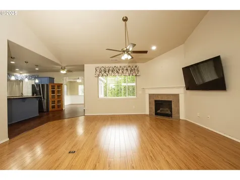 22 Almond Way Creswell OR 97426