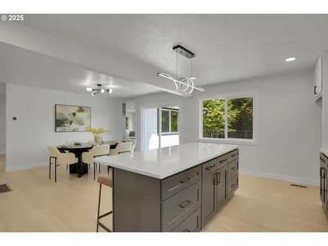 17340 Crownview Drive Gladstone OR 97027