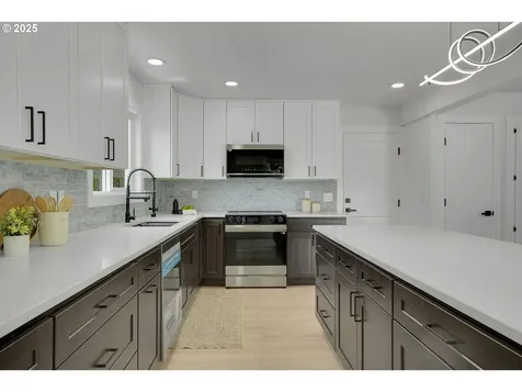 17340 Crownview Drive Gladstone OR 97027