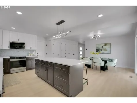 17340 Crownview Drive Gladstone OR 97027