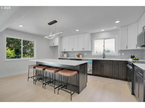 17340 Crownview Drive Gladstone OR 97027