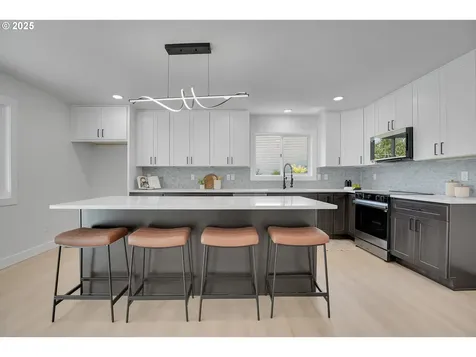 17340 Crownview Drive Gladstone OR 97027