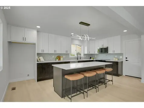 17340 Crownview Drive Gladstone OR 97027