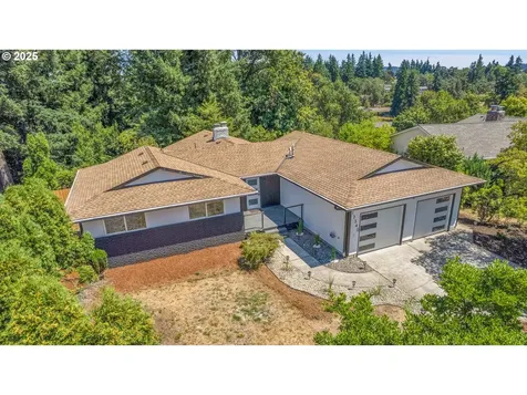 17340 Crownview Drive Gladstone OR 97027