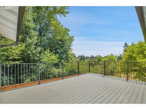 17340 Crownview Drive Gladstone OR 97027