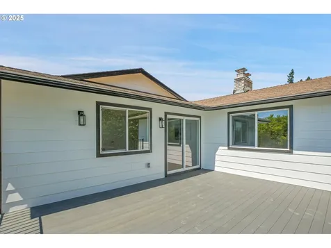17340 Crownview Drive Gladstone OR 97027