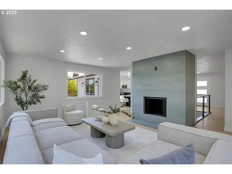 17340 Crownview Drive Gladstone OR 97027