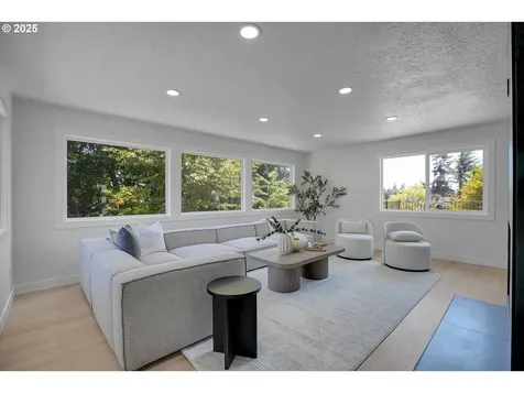 17340 Crownview Drive Gladstone OR 97027