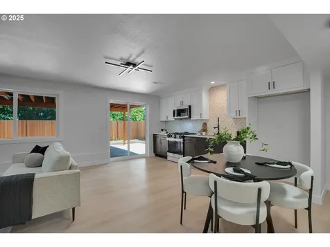 17340 Crownview Drive Gladstone OR 97027