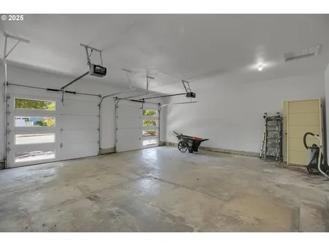 17340 Crownview Drive Gladstone OR 97027