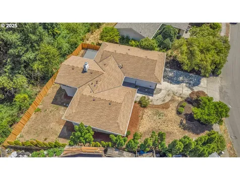 17340 Crownview Drive Gladstone OR 97027