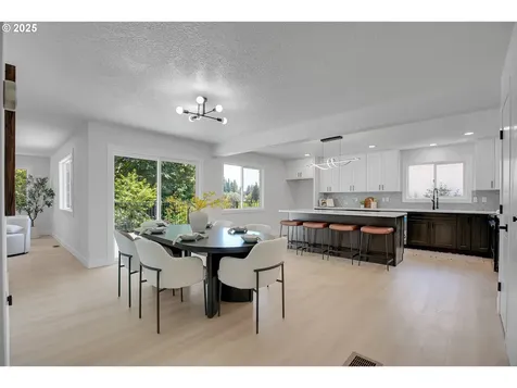 17340 Crownview Drive Gladstone OR 97027