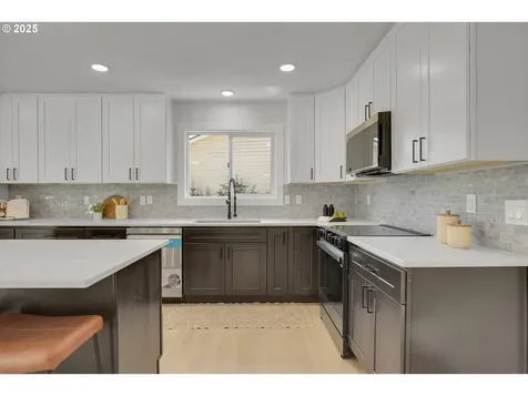 17340 Crownview Drive Gladstone OR 97027