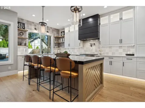 15868 Parker Road Lake Oswego OR 97035