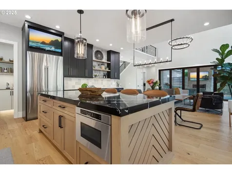 15868 Parker Road Lake Oswego OR 97035