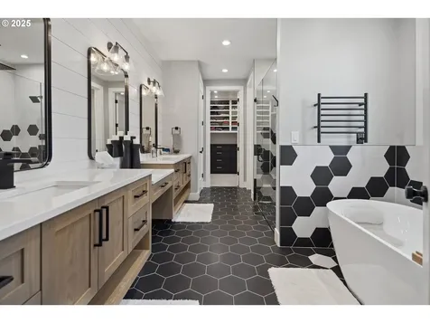 15868 Parker Road Lake Oswego OR 97035