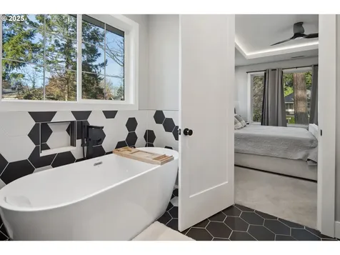 15868 Parker Road Lake Oswego OR 97035