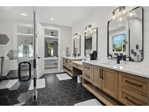15868 Parker Road Lake Oswego OR 97035