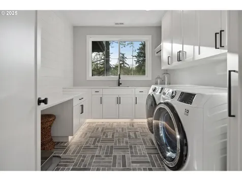 15868 Parker Road Lake Oswego OR 97035
