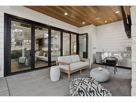 15868 Parker Road Lake Oswego OR 97035