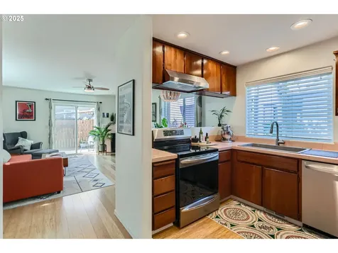 6630 N Seneca Street Portland OR 97203