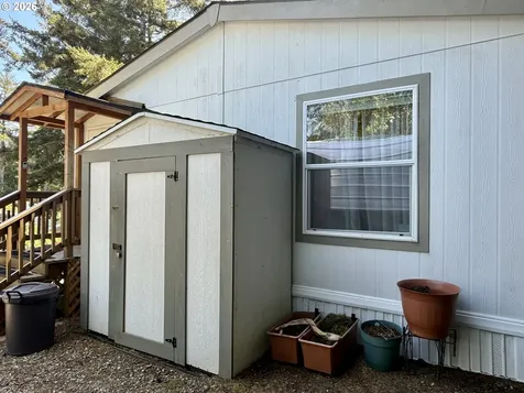 665 Village Pines Drive Coos Bay OR 97420