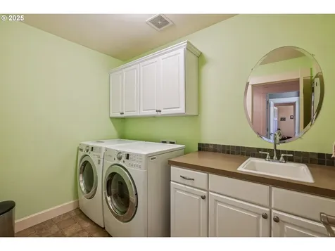 8085 SW Laurelwood Court Portland OR 97225