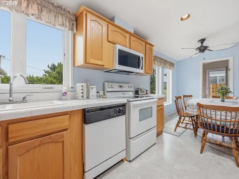 109 NW Sunset Way Waldport OR 97394