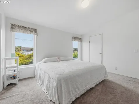 109 NW Sunset Way Waldport OR 97394