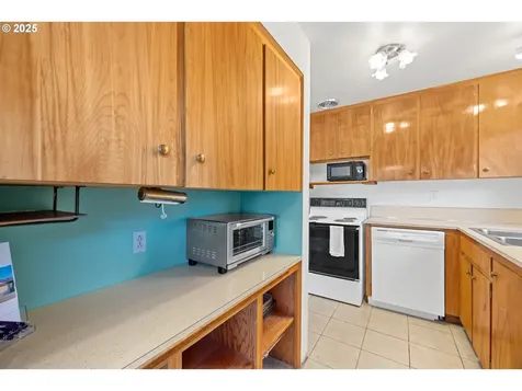 1427 Walton Way Woodburn OR 97071