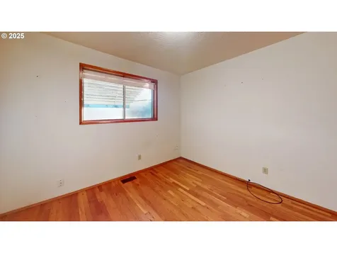 1427 Walton Way Woodburn OR 97071