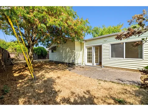 1427 Walton Way Woodburn OR 97071