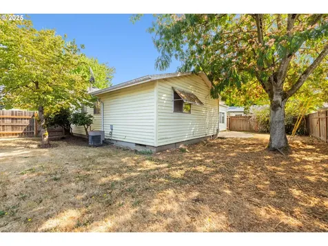 1427 Walton Way Woodburn OR 97071