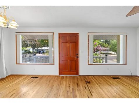 1427 Walton Way Woodburn OR 97071