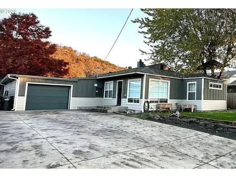 1521 NE Morris Street Roseburg OR 97470