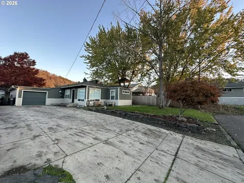 1521 NE Morris Street Roseburg OR 97470